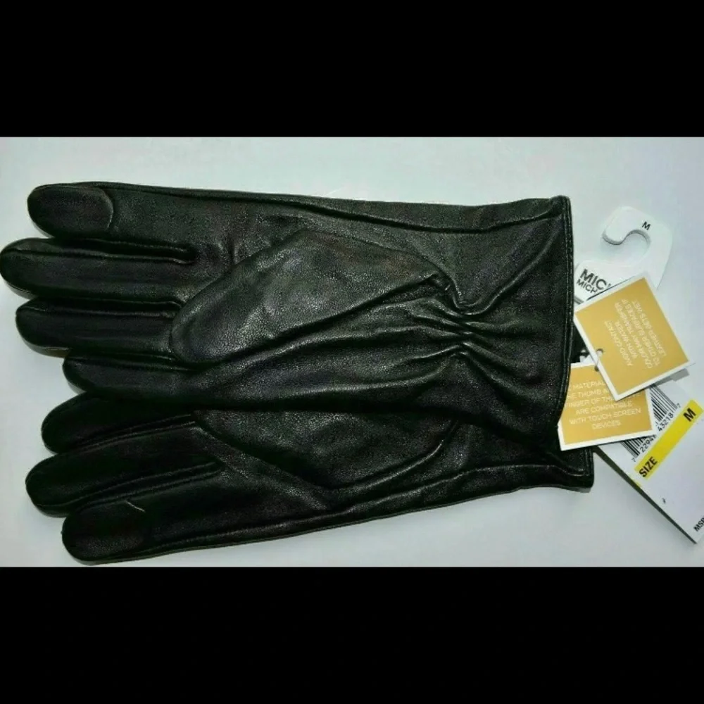 NWT Michael Kors Lambskin Leather Logo Touch Screen Gloves Black Buttery soft M